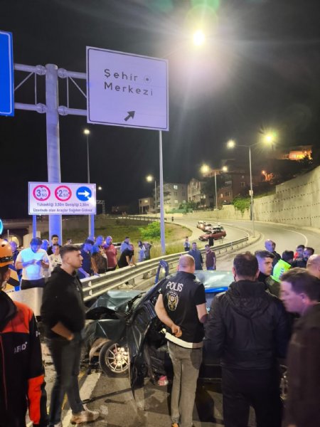 REFÜJE ÇARPTI: 4 YARALI - 3