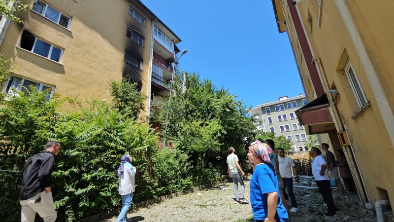 APARTMANDA PATLAMA: 1´İ AĞIR, 5 YARALI - 3
