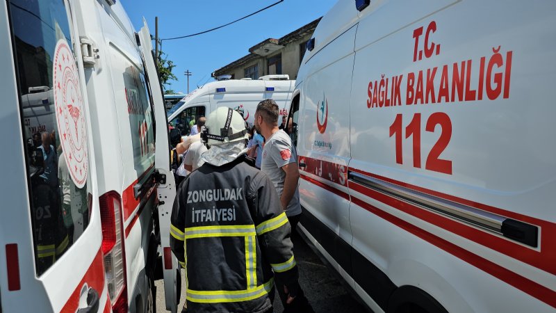 FRENİ PATLAYAN YOLCU MİNİBÜSÜ DUVARA ÇARPTI: 14 YARALI - 3