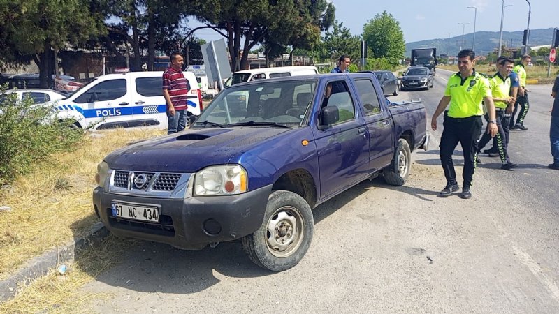 HASTASI OLAN AMBULANSLA KAMYONET ÇARPIŞTI - 1