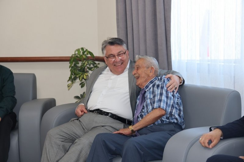 HUZUREVİ SAKİNLERİNİN BAYRAMINI KUTLADI - 2