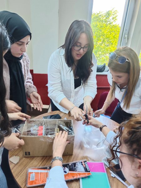 ÖĞRETMEN ADAYLARININ STEM YETKİNLİĞİ ARTIRILIYOR - 4