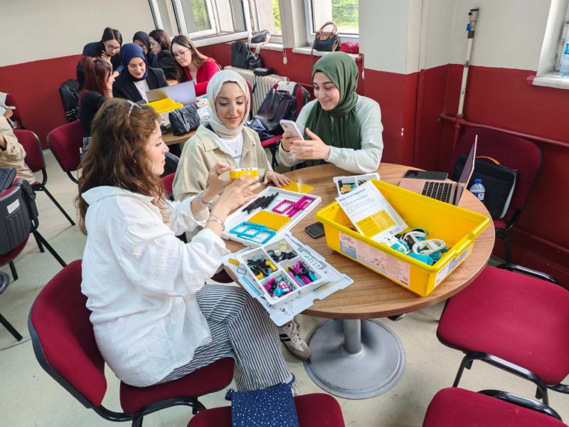 ÖĞRETMEN ADAYLARININ STEM YETKİNLİĞİ ARTIRILIYOR - 5