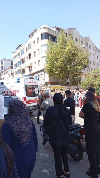 FRENİ PATLADI DÜKKANA DALDI - 1