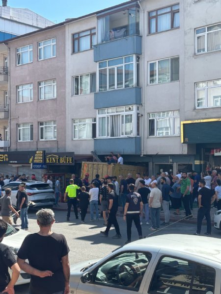 FRENİ PATLADI DÜKKANA DALDI - 3