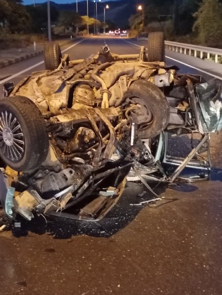 OTOMOBİL JANDARMA ARACINA ÇARPTI: 1 AĞIR YARALI - 4