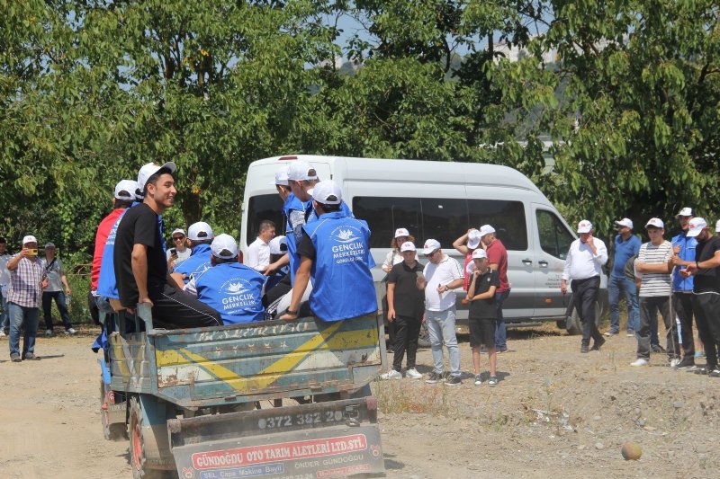 SPORCU GENÇLER FINDIK TARLASINDA - 2
