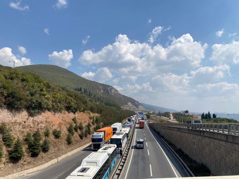 DEVRİLEN TIRDA SÜRÜCÜ YARALANDI - 2