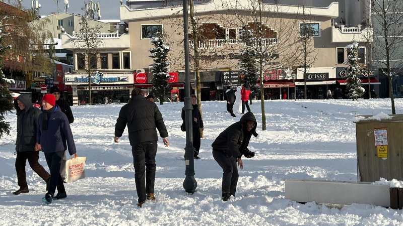 İLK KEZ KAR GÖREN  RUANDALI KORKTU - 1
