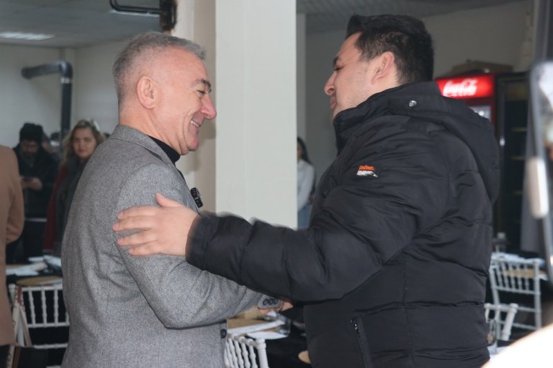 SESLİ’DEN BASINA MANGAL PARTİSİ  - 1