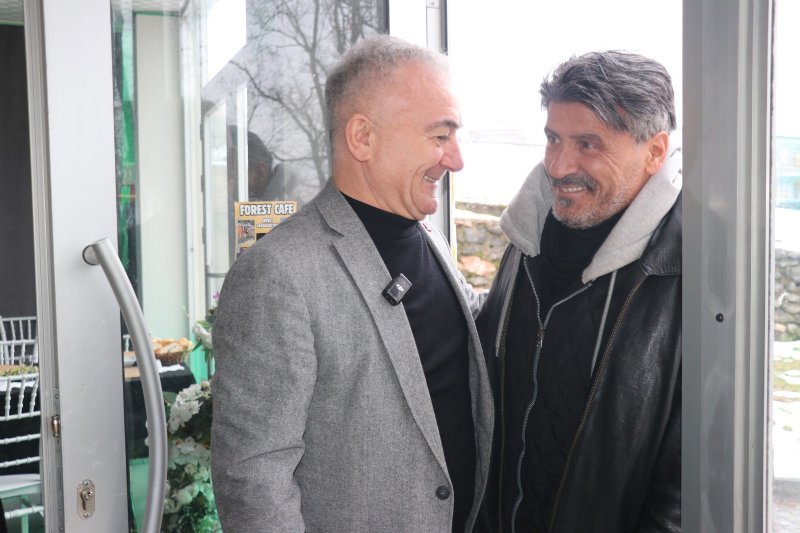 SESLİ’DEN BASINA MANGAL PARTİSİ  - 6