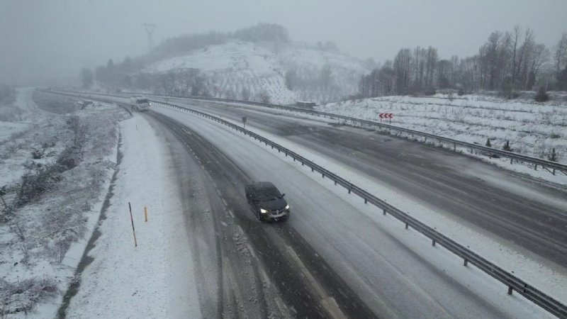 YÜKSEKLERDE KAR VAR - 1