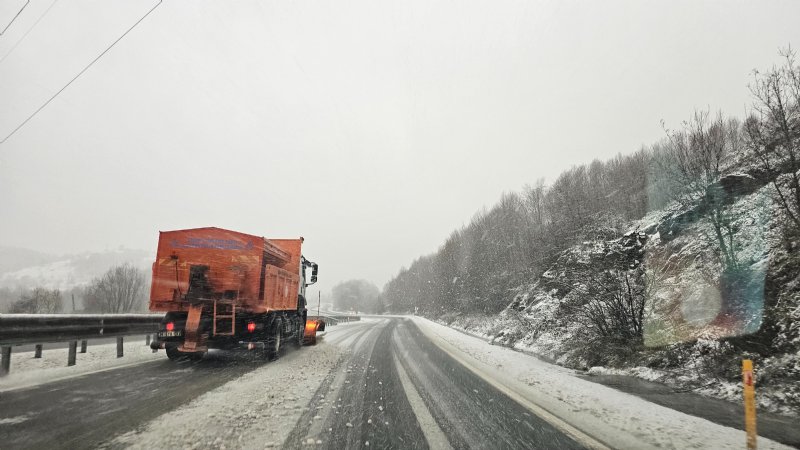 YÜKSEKLERDE KAR VAR - 3