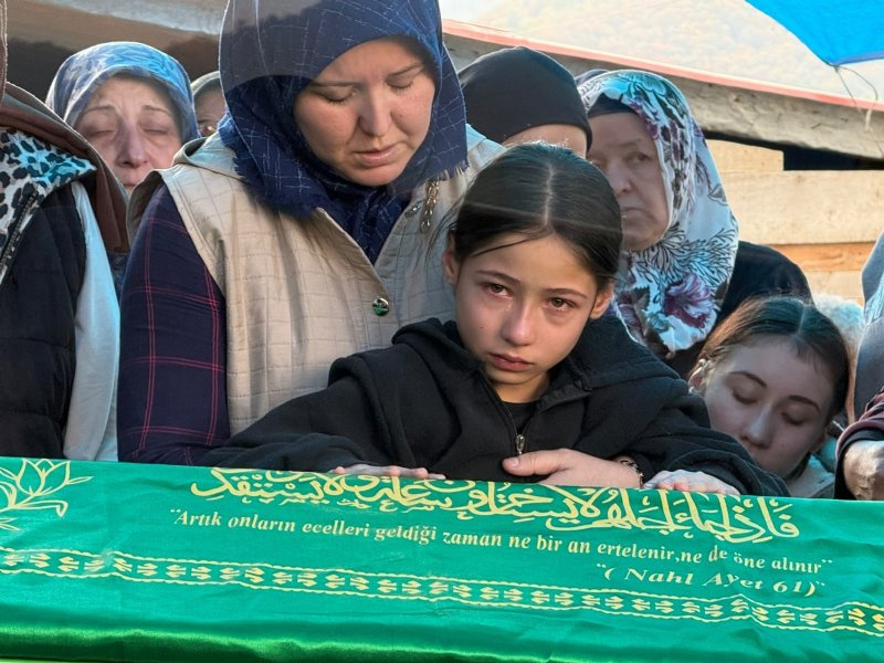 3 ÇOCUK, BABALARININ TABUTUNA  SARILARAK GÖZYAŞI DÖKTÜ - 1