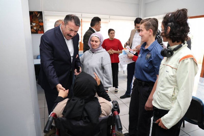 “BİZ BÜYÜK  BİR AİLEYİZ” - 2