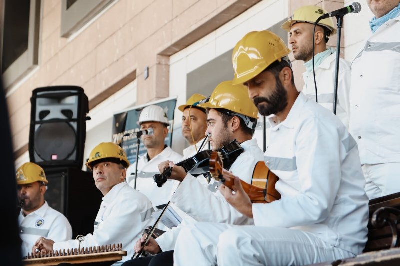 KARAELMAS EKSPRESİ YOLCULARINI MADENCİ  KOROSU KARŞILADI - 2