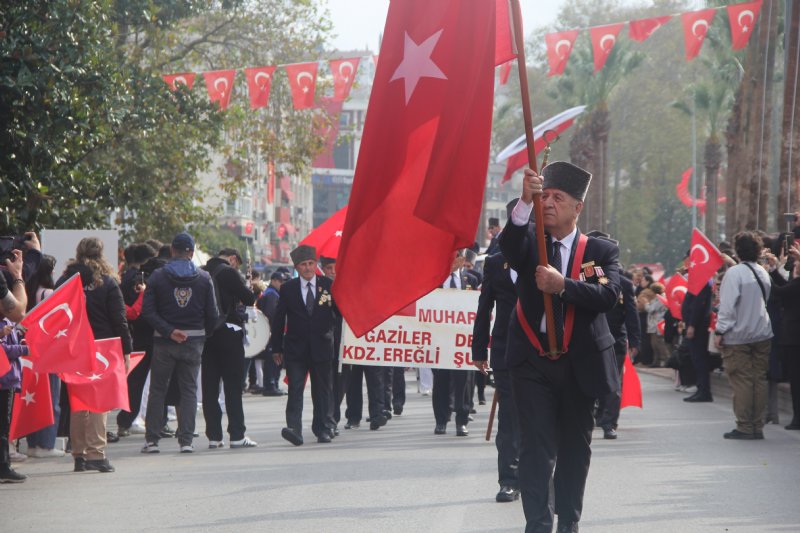 “TÜRK MİLLETİ  CUMHURİYETLE  MUTLUDUR” - 12