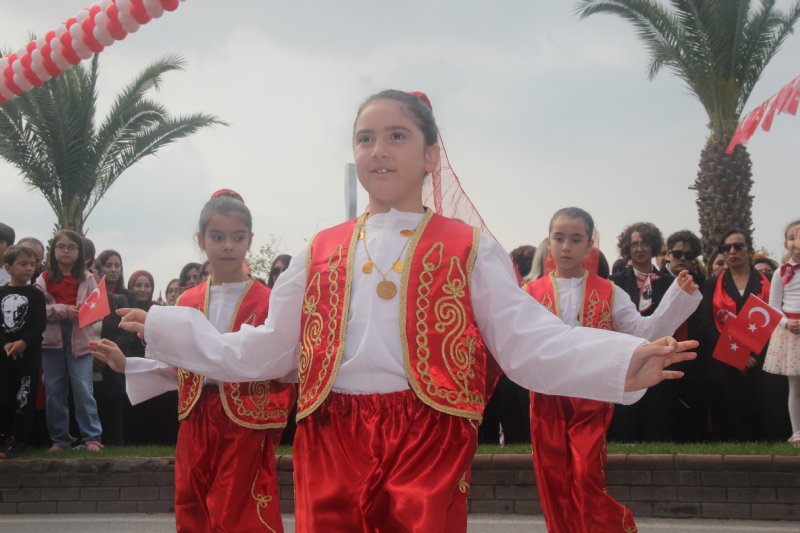 “TÜRK MİLLETİ  CUMHURİYETLE  MUTLUDUR” - 8