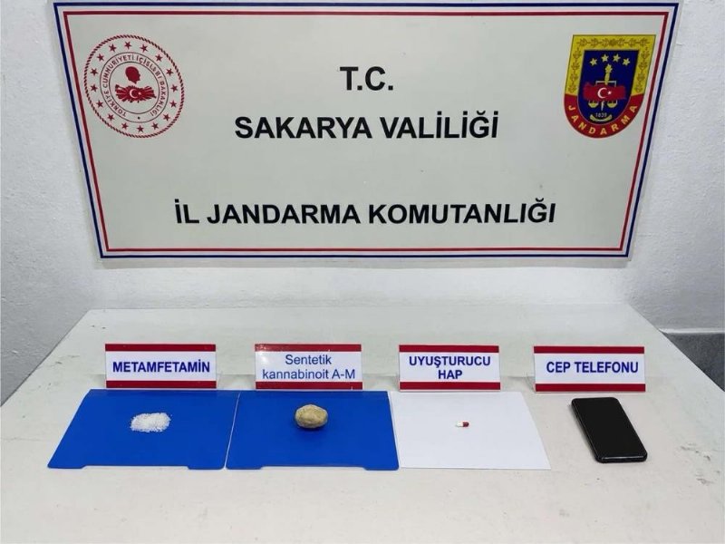 UYUŞTURUCU KURYESİ  KOVALAMACAYLA YAKALANDI - 4