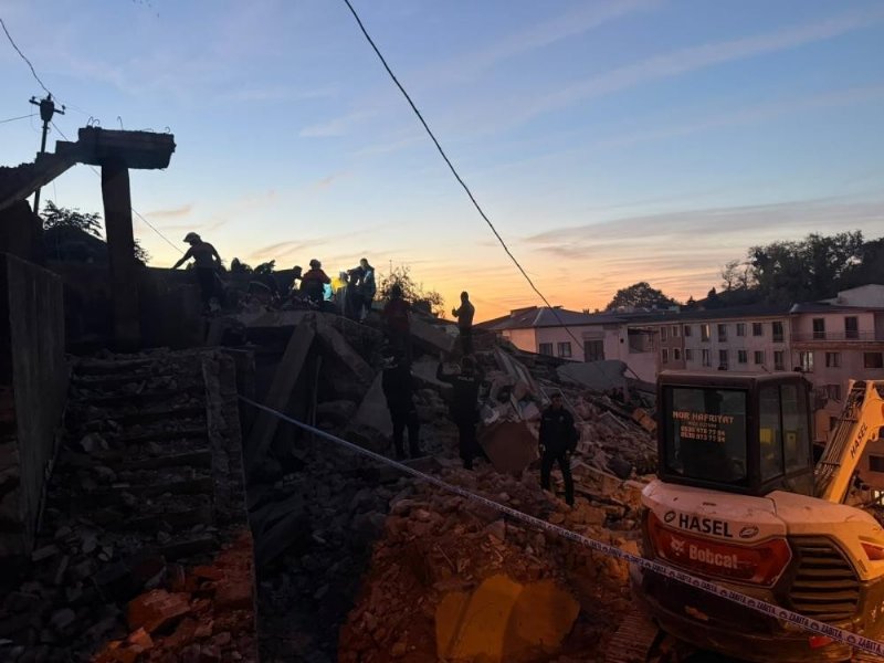 ZONGULDAK´TA KORKUNÇ OLAY:  2  KATLI BİNA ÇÖKTÜ - 3