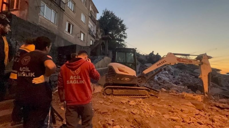 ZONGULDAK´TA KORKUNÇ OLAY:  2  KATLI BİNA ÇÖKTÜ - 4