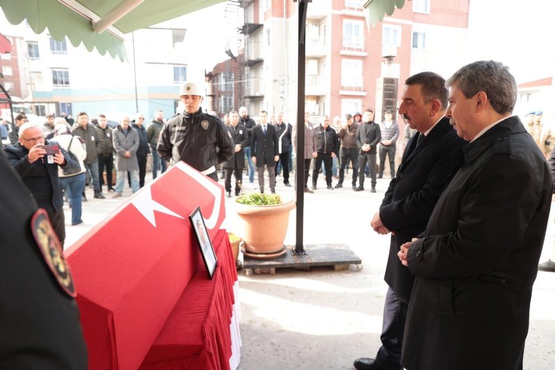 EMEKLİLİĞİNE 4 GÜN KALA HAYATINI KAYBEDEN POLİS MEMURU TOPRAĞA VERİLDİ - 3