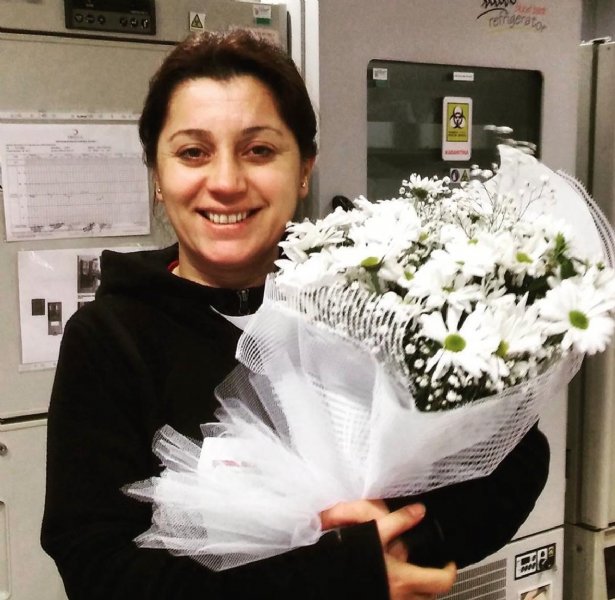 9 AY ÖNCE ÖLEN OĞLUNUN YANINA DEFNEDİLDİ - 1