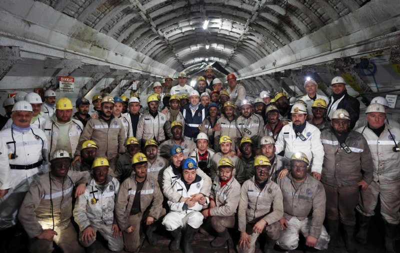 BAKAN BAYRAKTAR  MADENCİLERLE İFTAR YAPTI - 2