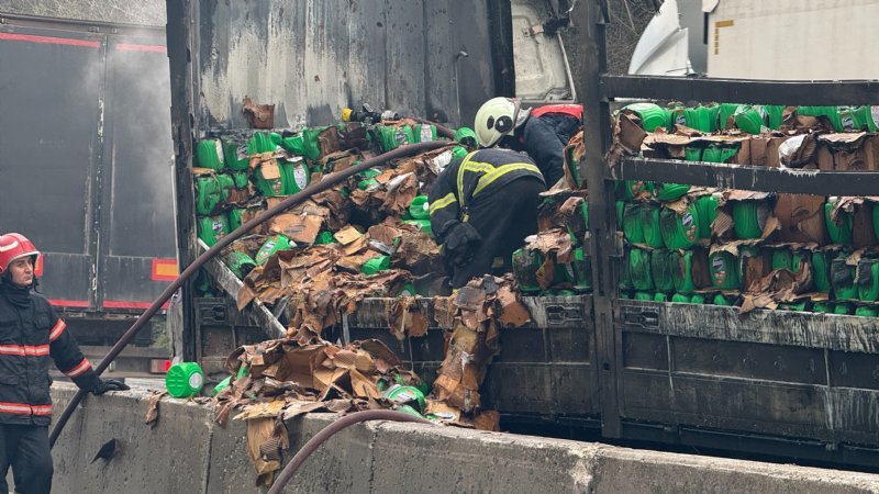 İKİ TIR ÇARPIŞTI, YOL SAVAŞ ALANINA DÖNDÜ - 2