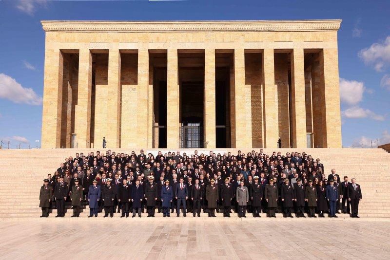 OYAK´TAN  ANITKABİR´E  ZİYARET - 1