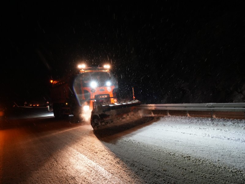 YOĞUN KAR YAĞIŞI:  ARAÇLAR YOLDA MAHSUR KALDI - 5
