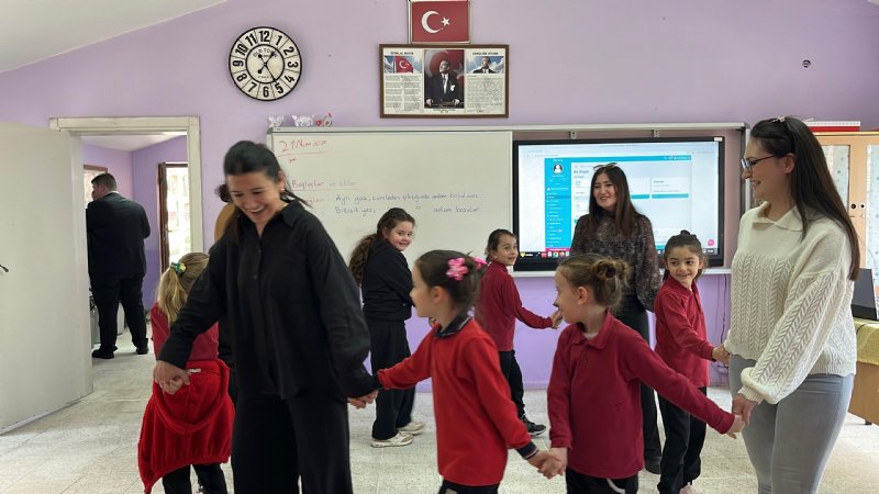 GÜZEL ŞEYLER DE OLUYOR - 1