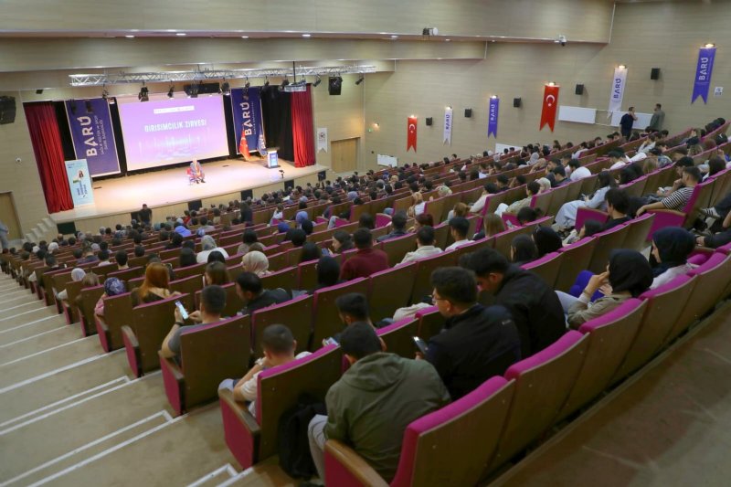 BARÜ GİRİŞİMCİLİK ZİRVESİ´NDE YENİLİKÇİ FİKİRLER BULUŞTU - 3