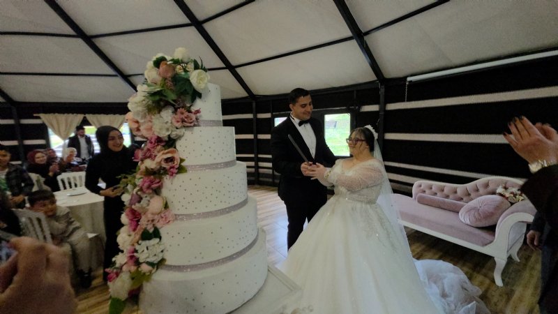 ELİF´İN GELİNLİK GİYME  HAYALİ GERÇEK OLDU - 1