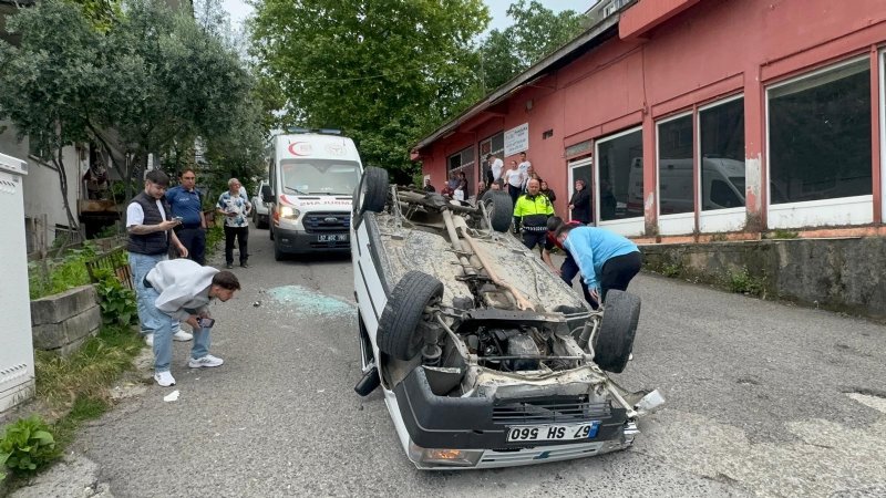 FRENİ BOŞALAN ARAÇ TAKLA ATTI: 2 YARALI - 2