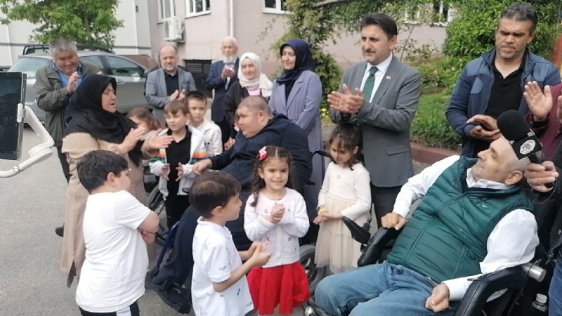 Harçlıklarını biriktiren çocuklar Barış ağabeylerine akülü sandalye aldı - 8