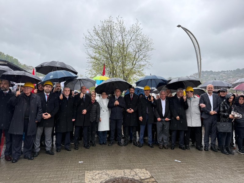 MADENCİ KIYAFETLİ BEBEK  1 MAYIS YÜRÜYÜŞÜNÜN SİMGESİ OLDU - 4