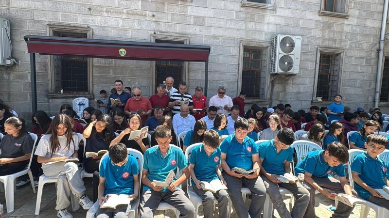  AÇIK HAVADA KİTAP OKUDULAR - 1