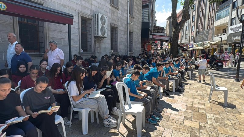  AÇIK HAVADA KİTAP OKUDULAR - 3