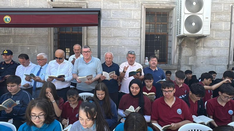 AÇIK HAVADA KİTAP OKUDULAR - 4
