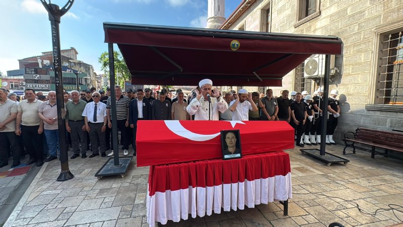 EVİNDE KALP KRİZİ GEÇİREN POLİS MEMURU SON YOLCULUĞUNA UĞURLANDI - 2