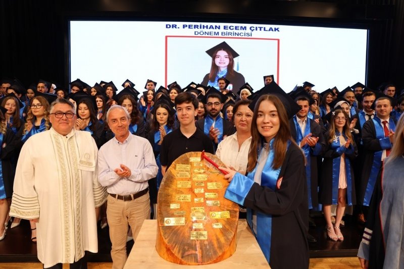 GENÇ DOKTORLAR  ‘HAYATA’ UĞURLANDI - 3