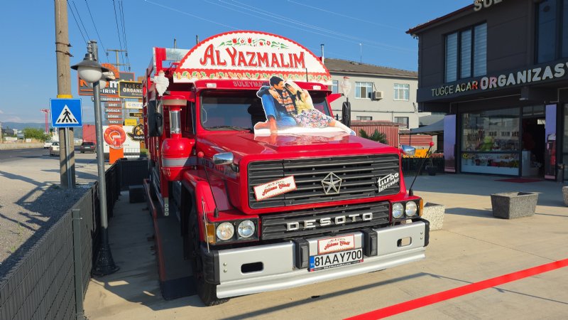 DEDESİNİN  HATIRASINI  ´´ALYAZMALIM´´  KAMYONUYLA  YAŞATIYOR - 3