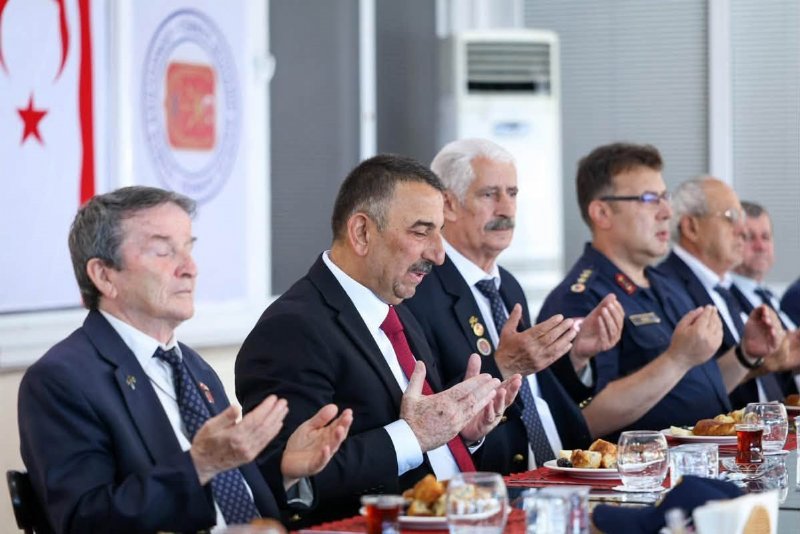 VALİ HACIBEKTAŞOĞLU, KIBRIS GAZİLERİYLE BİR ARAYA GELDİ - 2