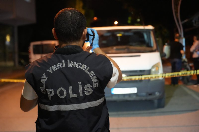 5 KİŞİ BIÇAKLANDI - 1