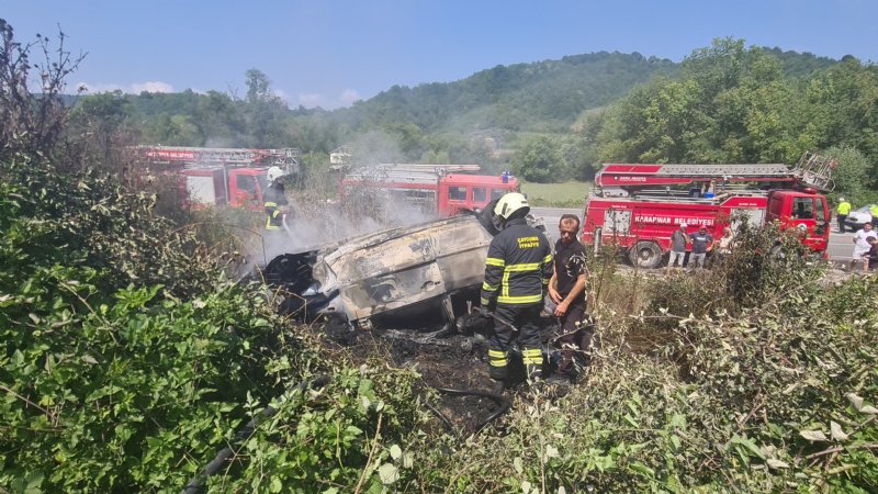 SÜRÜCÜ ALEVLERİN  ARASINDAN KURTARILDI - 1