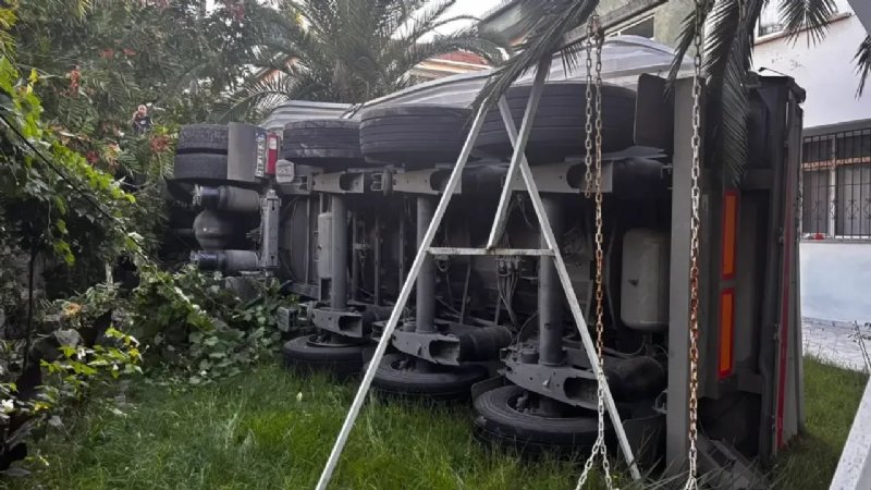 AKÇAKOCA-ALAPLI YOLUNDA FECİ KAZA: TIR ARACI EZDİ, ÖLÜ VE YARALILAR VAR - 3