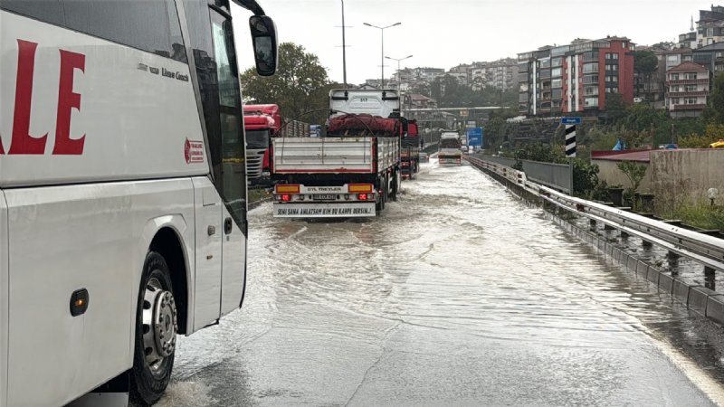 Alaplı-Akçakoca yolunda heyelan - 1