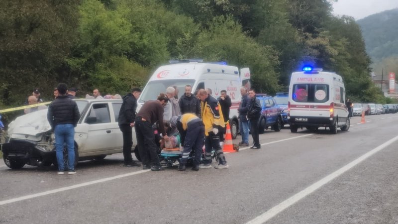 BİR SAAT ARAYLA İKİ KAZA:  2 ÖLÜ, 17 YARALI - 3