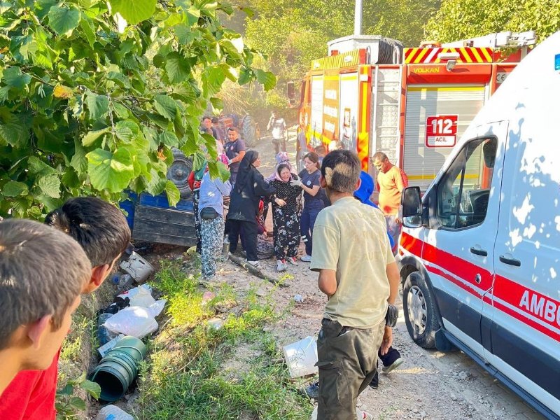 FINDIK İŞÇİLERİNİ TAŞIYAN TRAKTÖR DEVRİLDİ - 2